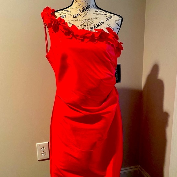 Dress - Picture 3 of 4